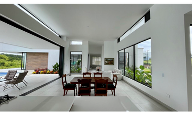 Extraordinaria Casa moderna con piscina en Cerritos.Pereira-Colombia.