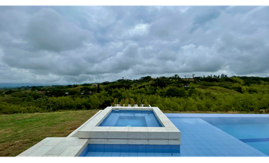 Extraordinaria Casa moderna con piscina en Cerritos.Pereira-Colombia.