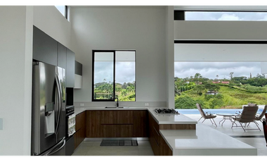 Extraordinaria Casa moderna con piscina en Cerritos.Pereira-Colombia.
