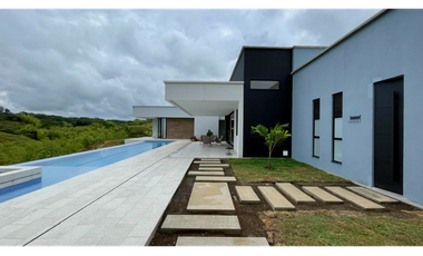 Extraordinaria Casa moderna con piscina en Cerritos.Pereira-Colombia.