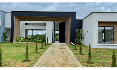 Extraordinaria Casa moderna con piscina en Cerritos.Pereira-Colombia.