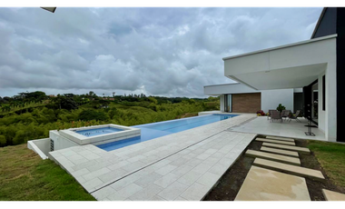 Extraordinaria Casa moderna con piscina en Cerritos.Pereira-Colombia.