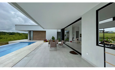 Extraordinaria Casa moderna con piscina en Cerritos.Pereira-Colombia.