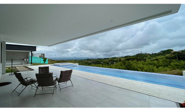 Extraordinaria Casa moderna con piscina en Cerritos.Pereira-Colombia.