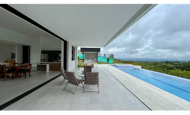Extraordinaria Casa moderna con piscina en Cerritos.Pereira-Colombia.