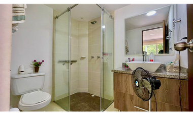 Extraordinaria casa remodelada en Cerritos Campestre con baño completo en el primer piso. Galicia. Pereira.