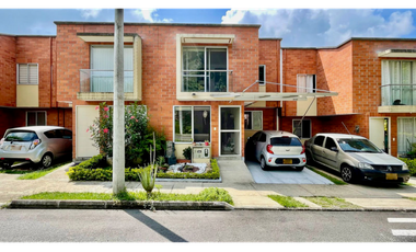 Extraordinaria casa remodelada en Cerritos Campestre con baño completo en el primer piso. Galicia. Pereira.