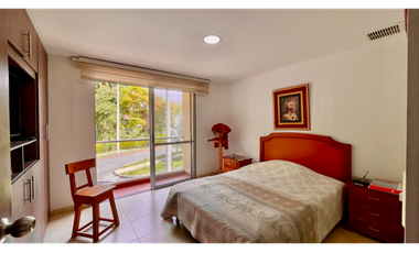 Extraordinaria casa remodelada en Cerritos Campestre con baño completo en el primer piso. Galicia. Pereira.