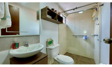 Extraordinaria casa remodelada en Cerritos Campestre con baño completo en el primer piso. Galicia. Pereira.