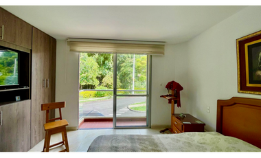 Extraordinaria casa remodelada en Cerritos Campestre con baño completo en el primer piso. Galicia. Pereira.