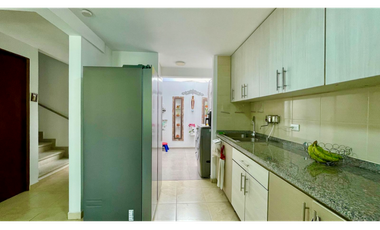 Extraordinaria casa remodelada en Cerritos Campestre con baño completo en el primer piso. Galicia. Pereira.