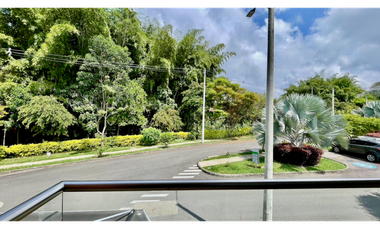 Extraordinaria casa remodelada en Cerritos Campestre con baño completo en el primer piso. Galicia. Pereira.