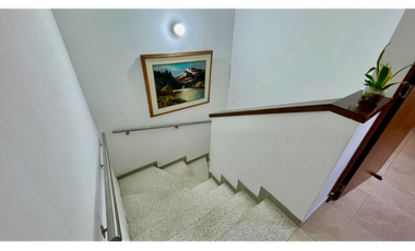 Extraordinaria casa remodelada en Cerritos Campestre con baño completo en el primer piso. Galicia. Pereira.