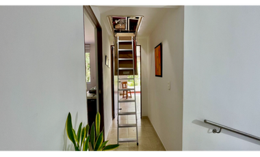 Extraordinaria casa remodelada en Cerritos Campestre con baño completo en el primer piso. Galicia. Pereira.