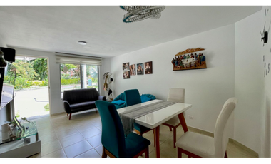 Extraordinaria casa remodelada en Cerritos Campestre con baño completo en el primer piso. Galicia. Pereira.