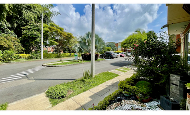 Extraordinaria casa remodelada en Cerritos Campestre con baño completo en el primer piso. Galicia. Pereira.