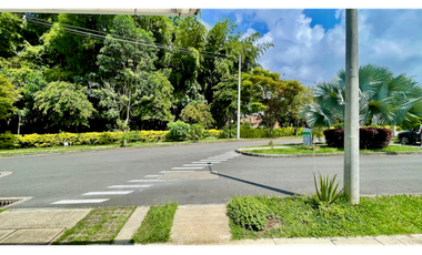 Extraordinaria casa remodelada en Cerritos Campestre con baño completo en el primer piso. Galicia. Pereira.