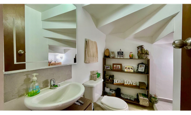 Extraordinaria casa remodelada en Cerritos Campestre con baño completo en el primer piso. Galicia. Pereira.