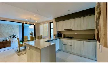 Extraordinaria casa remodelada en Mukava del Valle con Jacuzzi. Cerritos. Pereira - Colombia.