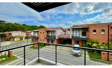 Extraordinaria casa remodelada en Mukava del Valle con Jacuzzi. Cerritos. Pereira - Colombia.