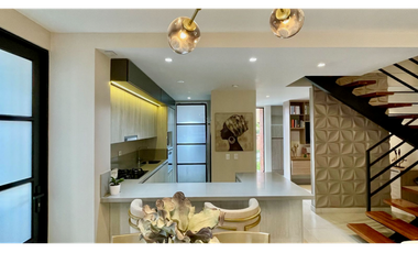 Extraordinaria casa remodelada en Mukava del Valle con Jacuzzi. Cerritos. Pereira - Colombia.