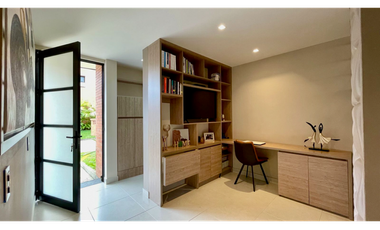 Extraordinaria casa remodelada en Mukava del Valle con Jacuzzi. Cerritos. Pereira - Colombia.