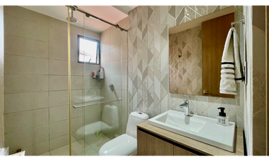 Extraordinaria casa remodelada en Mukava del Valle con Jacuzzi. Cerritos. Pereira - Colombia.