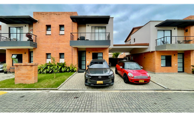 Extraordinaria casa remodelada en Mukava del Valle con Jacuzzi. Cerritos. Pereira - Colombia.