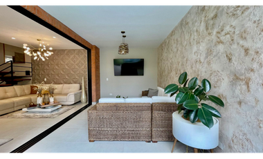 Extraordinaria casa remodelada en Mukava del Valle con Jacuzzi. Cerritos. Pereira - Colombia.