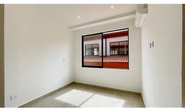 Extraordinaria casa remodelada en Mukava del Valle con Jacuzzi. Cerritos. Pereira - Colombia.