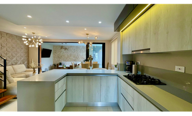 Extraordinaria casa remodelada en Mukava del Valle con Jacuzzi. Cerritos. Pereira - Colombia.