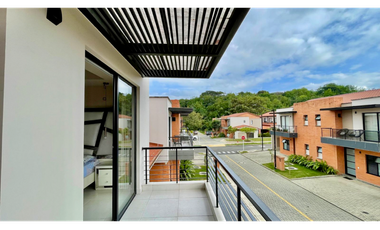 Extraordinaria casa remodelada en Mukava del Valle con Jacuzzi. Cerritos. Pereira - Colombia.