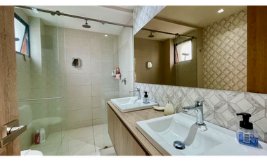 Extraordinaria casa remodelada en Mukava del Valle con Jacuzzi. Cerritos. Pereira - Colombia.