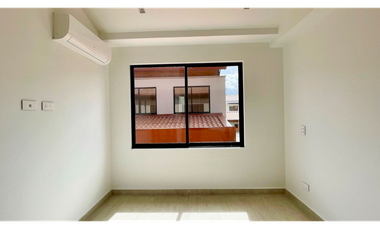 Extraordinaria casa remodelada en Mukava del Valle con Jacuzzi. Cerritos. Pereira - Colombia.