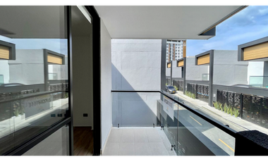 Extraordinaria casa nueva en Cerritos Home con piscina y 168 m2 con 3 alcobas y 4 baños. Pereira - Colombia.