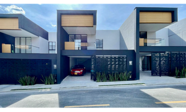 Extraordinaria casa nueva en Cerritos Home con piscina y 168 m2 con 3 alcobas y 4 baños. Pereira - Colombia.