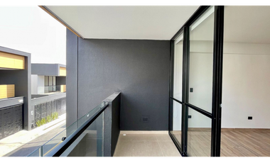 Extraordinaria casa nueva en Cerritos Home con piscina y 168 m2 con 3 alcobas y 4 baños. Pereira - Colombia.