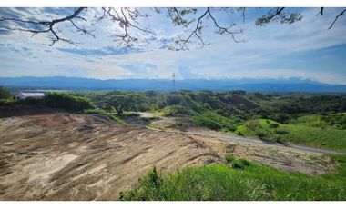 Extraordinario terreno en Cerritos Vía a Cartago con Vista al Valle. Pereira - Colombia.