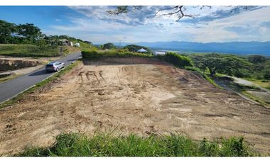 Extraordinario terreno en Cerritos Vía a Cartago con Vista al Valle. Pereira - Colombia.