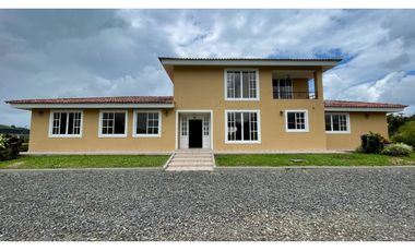 extraordinaria casa campestre en venta via Armenia- Pereira