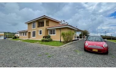 extraordinaria casa campestre en venta via Armenia- Pereira