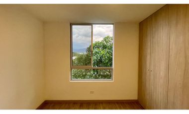 Extraordinario apartamento esquinera con vista al bosque en Sierra Viento Conjunto Residencial con 3 alcobas y 2 parqueaderos. Cerritos. Galicia.