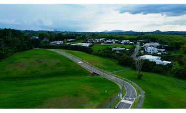 Extraordinaro terreno con bosque nativo y nacimiento de agua en Malabar Condominio Campestre. Cerritos. Pereira - Colombia.