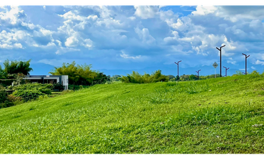 Extraordinaro terreno con bosque nativo y nacimiento de agua en Malabar Condominio Campestre. Cerritos. Pereira - Colombia.