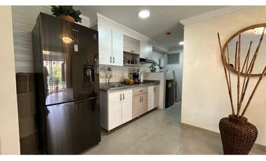 Apartamento en Conjunto Residencial San Silvestre. Avenida Sur.