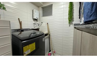 Apartamento en Conjunto Residencial San Silvestre. Avenida Sur.