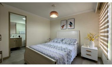 Apartamento en Conjunto Residencial San Silvestre. Avenida Sur.