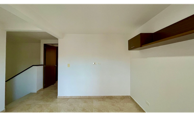 Extraordinaria casa en Cerritos Campestre Conjunto Residencial con cocina remodelada con 113 m2. Cerritos. Pereira - Colombia.