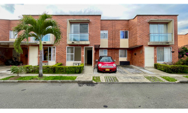 Extraordinaria casa en Cerritos Campestre Conjunto Residencial con cocina remodelada con 113 m2. Cerritos. Pereira - Colombia.