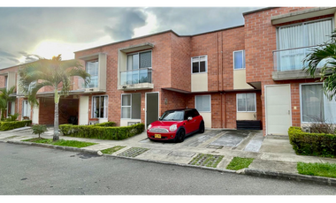 Extraordinaria casa en Cerritos Campestre Conjunto Residencial con cocina remodelada con 113 m2. Cerritos. Pereira - Colombia.